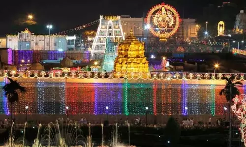 दिवाली के त्यौहार के दौरान Tirumala में दर्शन के लिए भारी भीड़ उमड़ी