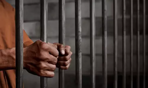 Maharashtra: एयरलाइंस को झूठी धमकी देने के आरोप में नागपुर से 35 वर्षीय लेखक गिरफ्तार Maharashtra: एयरलाइंस को झूठी धमकी देने के आरोप में नागपुर से 35 वर्षीय लेखक गिरफ्तार