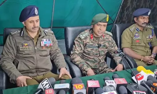 Srinagar: अनंतनाग मुठभेड़ में 2 आतंकवादी मारे गए Srinagar: अनंतनाग मुठभेड़ में 2 आतंकवादी मारे गए