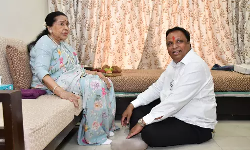भाजपा विधायक आशीष शेलार ने आशा भोसले संग मनाया ‘भैया दूज’ का पर्व, लिया आशीर्वाद