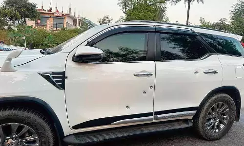 सुरक्षा पाने के लिए Scrap Dealer ने खुद पर गोली चलाने का नाटक किया सुरक्षा पाने के लिए Scrap Dealer ने खुद पर गोली चलाने का नाटक किया