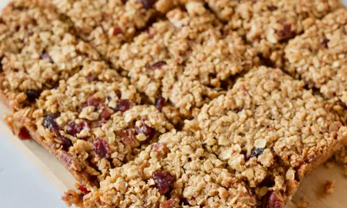 Pecan और खजूर फ्लैपजैक रेसिपी