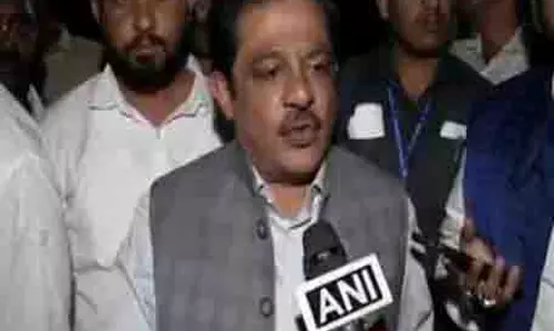 कर्नाटक के मंत्री ज़मीर अहमद खान ने वक्फ नोटिस पर विवाद के लिए BJP की आलोचना की कर्नाटक के मंत्री ज़मीर अहमद खान ने वक्फ नोटिस पर विवाद के लिए BJP की आलोचना की