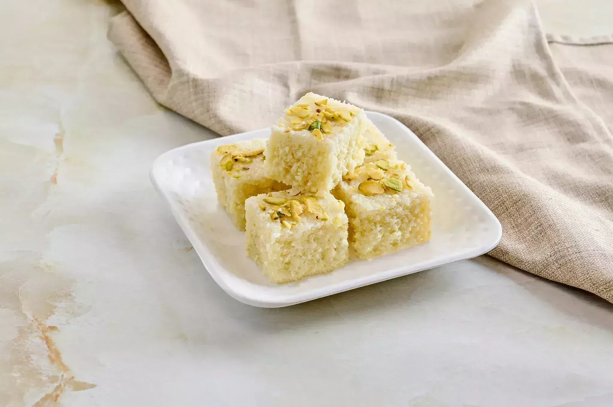 Malai Barfi: भाई दूज पर भाई का तिलक के बाद करायें मलाई बर्फी से मुंह मीठा Malai Barfi: भाई दूज पर भाई का तिलक के बाद करायें मलाई बर्फी से मुंह मीठा