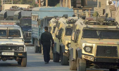 Srinagar में आतंकवादियों द्वारा ग्रेनेड फेंकने से पांच लोग घायल