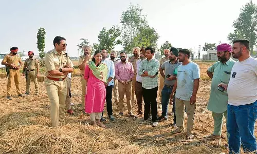 Jalandhar: खेतों में आग पर नजर रखने के लिए 32 टीमें गठित Jalandhar: खेतों में आग पर नजर रखने के लिए 32 टीमें गठित