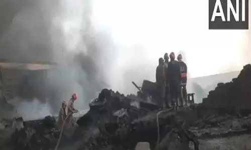 Alipur इलाके में आग बुझाने के प्रयास दूसरे दिन भी जारी