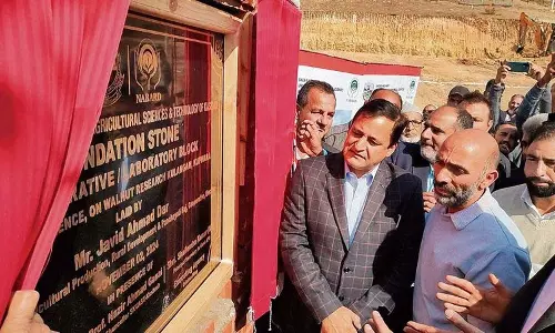 मंत्री ने Kupwara में अखरोट अनुसंधान केंद्र की आधारशिला रखी