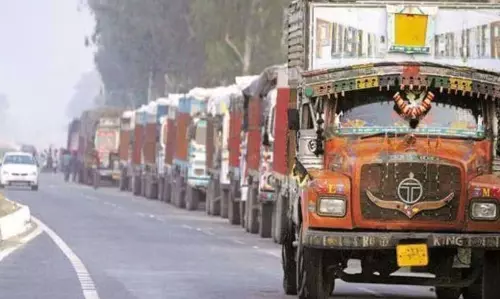 Manipur : कुकी क्षेत्रों में वाणिज्यिक वाहनों के प्रवेश पर एनपीओ ने प्रतिबंध लगाया Manipur : कुकी क्षेत्रों में वाणिज्यिक वाहनों के प्रवेश पर एनपीओ ने प्रतिबंध लगाया