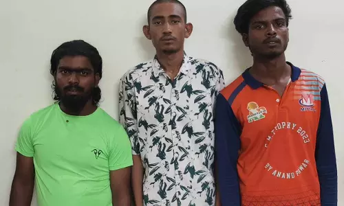 गौरा-गौरी विसर्जन के दौरान मर्डर करने वाले गिरफ्तार, आरोपियों में 2 किशोर भी शामिल गौरा-गौरी विसर्जन के दौरान मर्डर करने वाले गिरफ्तार, आरोपियों में 2 किशोर भी शामिल