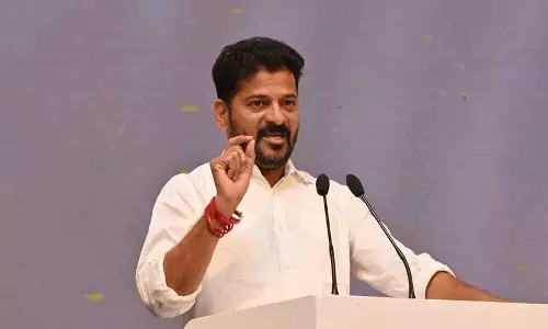 Mahatma Gandhi के परपोते रेवंत रेड्डी के विशाल गांधी प्रतिमा के विचार के खिलाफ