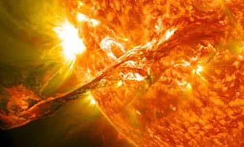 X-flare के विस्फोट के उत्साह के बाद सूर्य की गतिविधि मध्यम
