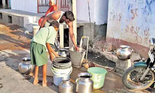 Nalgonda: पीने के पानी की मांग को लेकर लोग सड़कों पर उतरे