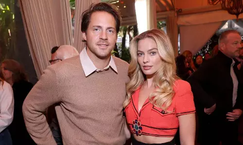 Margot Robbie ने अपने पति टॉम एकरले के साथ अपने पहले बच्चे का स्वागत किया