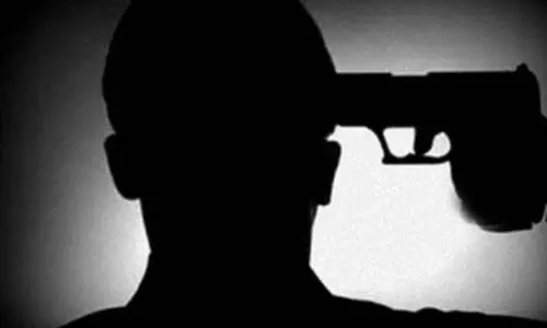 Jammu: सेना के जवान ने खुद को गोली मारकर आत्महत्या की Jammu: सेना के जवान ने खुद को गोली मारकर आत्महत्या की