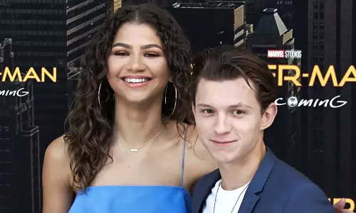 Tom Holland ने कबूल किया कि वह अपनी गर्लफ्रेंड ज़ेंडया को करते हैं गूगल Tom Holland ने कबूल किया कि वह अपनी गर्लफ्रेंड ज़ेंडया को करते हैं गूगल
