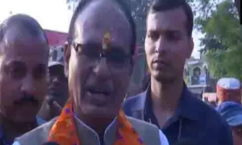शिवराज सिंह चौहान ने कहा, झारखंड में BJP जीती तो महिलाओं को 2,100 रुपये मासिक मिलेंगे शिवराज सिंह चौहान ने कहा, झारखंड में BJP जीती तो महिलाओं को 2,100 रुपये मासिक मिलेंगे