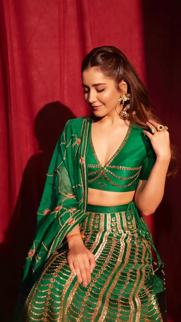 राशि खन्ना का सिज़लिंग लुक