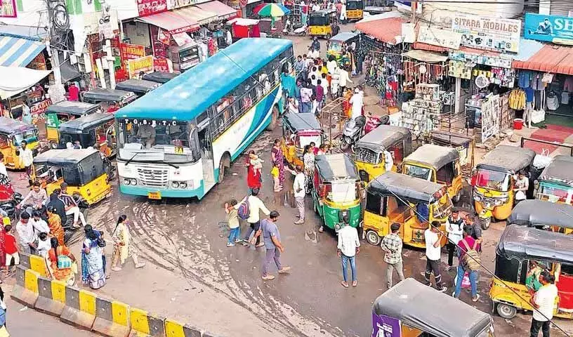 यातायात अव्यवस्था ने Charminar के आकर्षण को धूमिल कर दिया