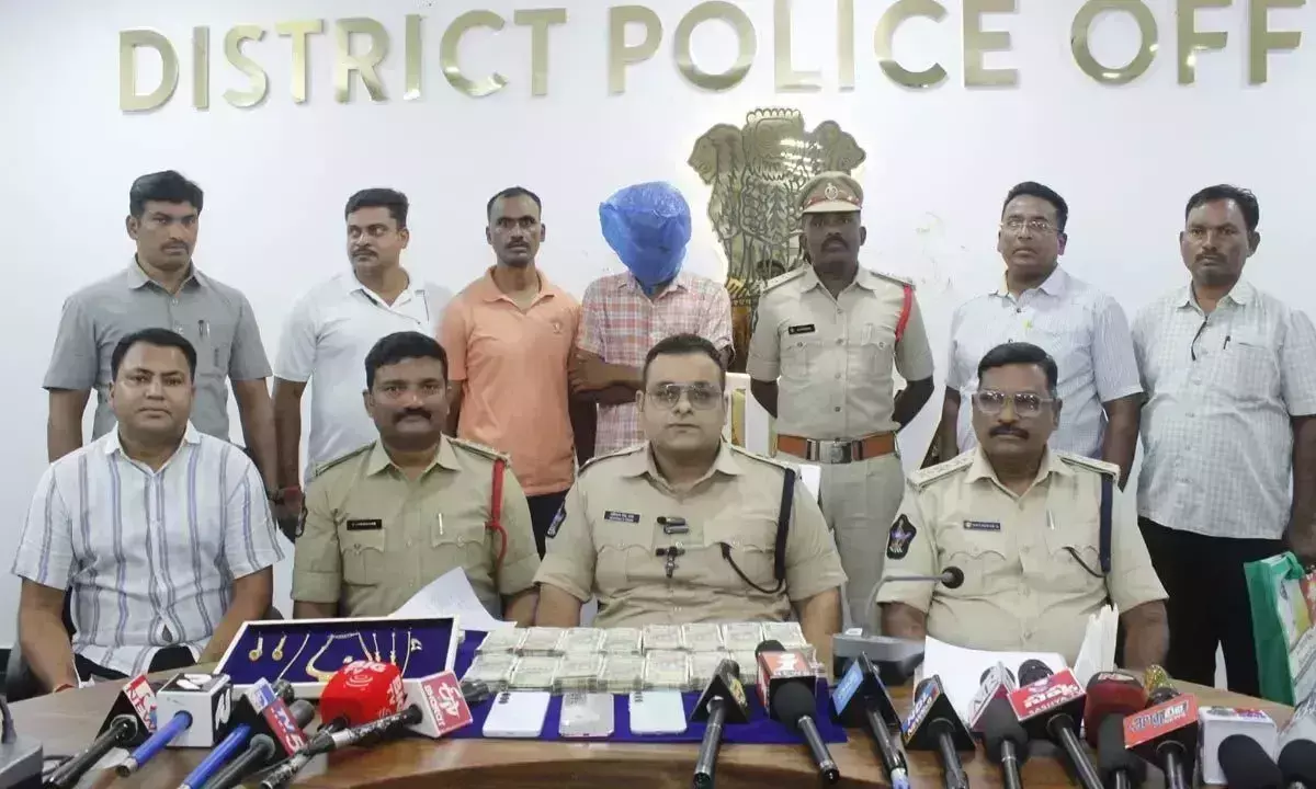 Police ने डकैती के मामले में एक व्यक्ति को गिरफ्तार किया