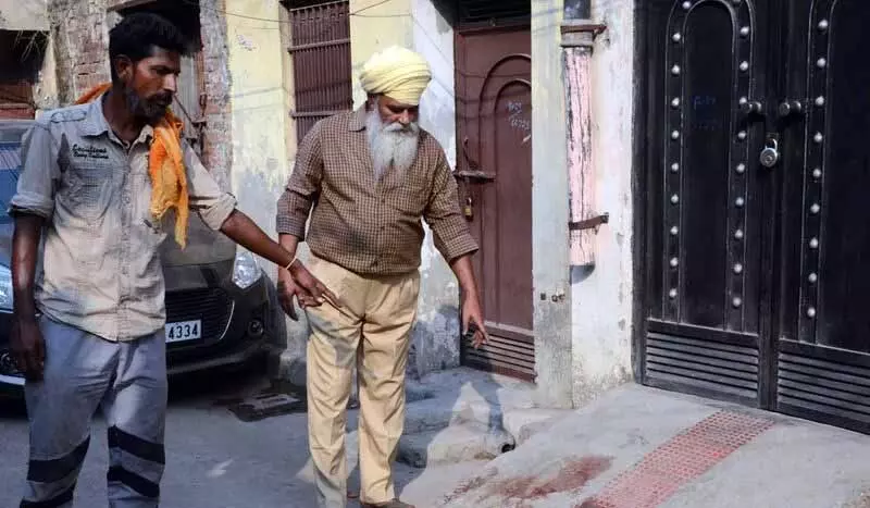 parking को लेकर एक व्यक्ति की चाकू घोंपकर हत्या, चार घायल