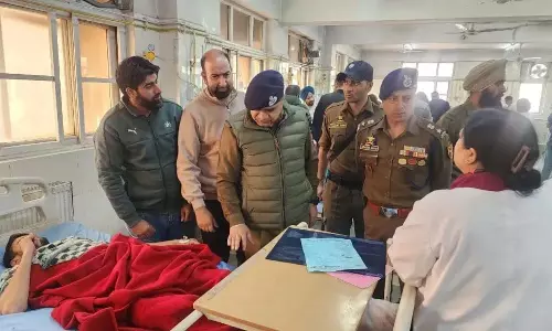 J&K: आईजीपी कश्मीर ने घायल नागरिकों से मुलाकात की J&K: आईजीपी कश्मीर ने घायल नागरिकों से मुलाकात की