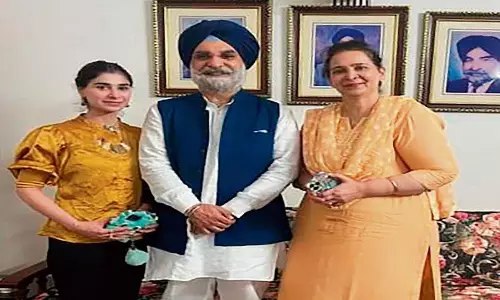 Punjab: डॉ. नवजोत सिद्धू के भाजपा के तरनजीत संधू से मिलने की अटकलें Punjab: डॉ. नवजोत सिद्धू के भाजपा के तरनजीत संधू से मिलने की अटकलें