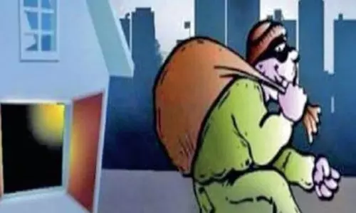 ट्रांसपोर्टर के घर चोरों का धावा, जेवर और कैश पार