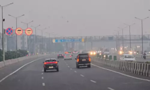 दिल्ली की आबोहवा हुई जहरीली, 10 इलाकों में औसतन एक्यूआई पहुंचा 400 के करीब दिल्ली की आबोहवा हुई जहरीली, 10 इलाकों में औसतन एक्यूआई पहुंचा 400 के करीब