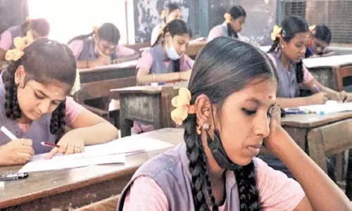Tamil: कक्षा 12 के छात्रों के लिए कैरियर मार्गदर्शन प्रशिक्षण Tamil: कक्षा 12 के छात्रों के लिए कैरियर मार्गदर्शन प्रशिक्षण