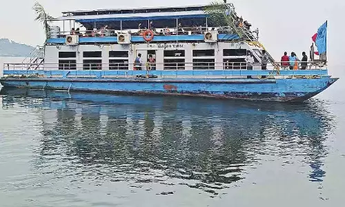 Hey Krishna! रोमांच चाहने वालों को सड़क-सह-क्रूज़ की सवारी पसंद आएगी Hey Krishna! रोमांच चाहने वालों को सड़क-सह-क्रूज़ की सवारी पसंद आएगी
