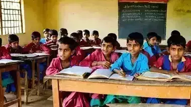 Lucknow: शिक्षा विभाग की 27000 बेसिक स्कूल बंद करने की तैयारी Lucknow: शिक्षा विभाग की 27000 बेसिक स्कूल बंद करने की तैयारी