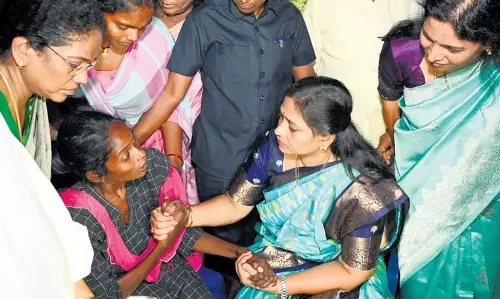 Anitha: बलात्कार और हत्याओं का राजनीतिकरण बंद करें वाईएसआरसी Anitha: बलात्कार और हत्याओं का राजनीतिकरण बंद करें वाईएसआरसी