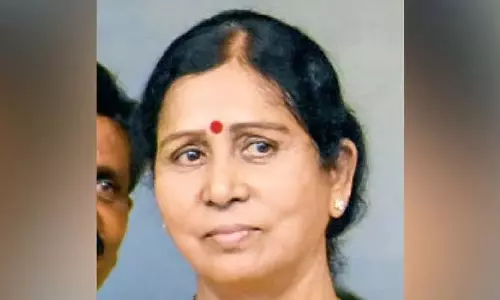 Andhra Pradesh: पूर्व मंत्री गल्ला अरुणा कुमारी की आत्मकथा का विमोचन Andhra Pradesh: पूर्व मंत्री गल्ला अरुणा कुमारी की आत्मकथा का विमोचन
