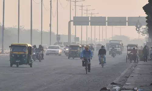 Delhi में वायु प्रदूषण की स्थिति लगातार चिंताजनक बनी हुई Delhi में वायु प्रदूषण की स्थिति लगातार चिंताजनक बनी हुई
