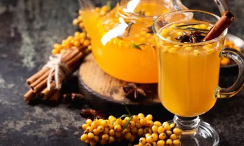 सुबह खाली पेट थोड़ा सा हल्दी वाला पानी पीने से स्वास्थ्य लाभ होता सुबह खाली पेट थोड़ा सा हल्दी वाला पानी पीने से स्वास्थ्य लाभ होता