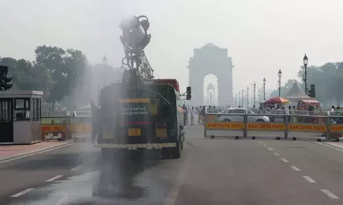 Delhi: दिल्ली की वायु गुणवत्ता और खराब होकर ‘गंभीर’ स्तर को पार कर गई