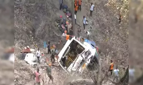 Uttarakhand के अल्मोड़ा में बस के गहरी खाई में गिरने से सात लोगों की मौत