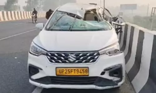 तेज रफ्तार कार की ट्रक से भिड़ंत, एक की मौत