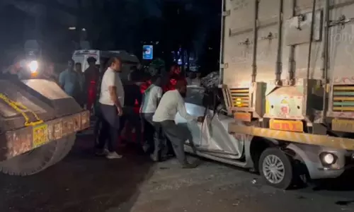 कंटेनर से टकराई कार, एक छात्र की मौत, 5 गंभीर