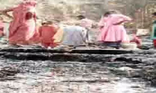 Himachal Pradesh: शुक्कर खड्ड के किनारे बसे प्रवासियों की झोपड़ियां राख