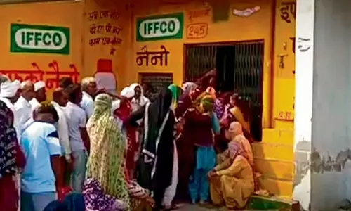 Haryana : जींद, भिवानी जिलों में डीएपी के लिए किसानों में होड़, पुलिस ने वितरण का जिम्मा संभाला