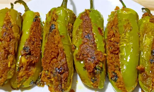 Besan  की हरी मिर्च रेसिपी