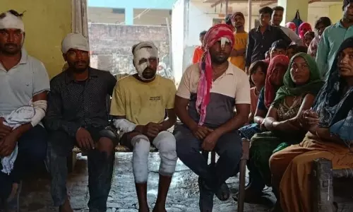 Muzaffarnagar: गोवर्धन पूजा के बाद पटाखे चलाने को लेकर विवाद में दर्जनों घायल हुए Muzaffarnagar: गोवर्धन पूजा के बाद पटाखे चलाने को लेकर विवाद में दर्जनों घायल हुए