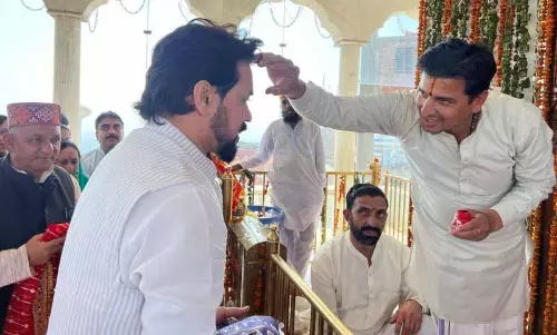कांग्रेस सरकार डूबता जहाज, केंद्र पर निर्भर: Anurag Thakur कांग्रेस सरकार डूबता जहाज, केंद्र पर निर्भर: Anurag Thakur