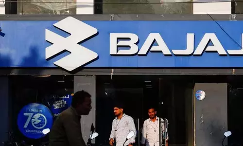 Bajaj Auto में आज 4.35% की गिरावट Bajaj Auto में आज 4.35% की गिरावट