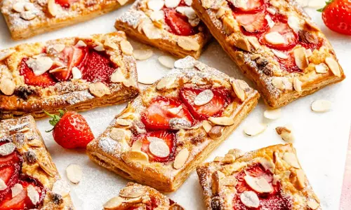 Puff Pastry के साथ स्ट्रॉबेरी टार्ट रेसिपी Puff Pastry के साथ स्ट्रॉबेरी टार्ट रेसिपी
