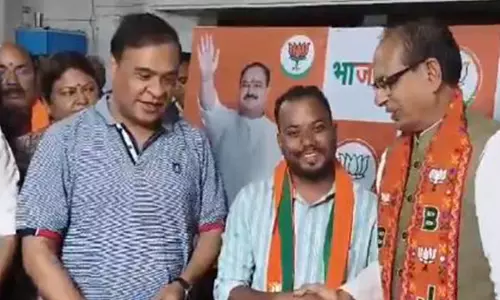 झारखंड विधानसभा चुनाव: हेमंत सोरेन के प्रस्तावक मंडल मुर्मू BJP में शामिल झारखंड विधानसभा चुनाव: हेमंत सोरेन के प्रस्तावक मंडल मुर्मू BJP में शामिल