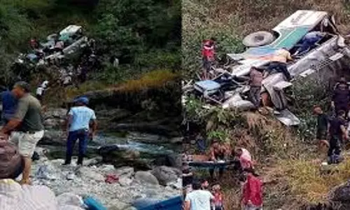 Almora bus accident: मृतकों की संख्या बढ़ने की आशंका