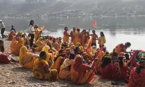 Adityapur में खरकई नदी किनारे गंगा आरती कर नगर निगम ने मतदाताओं को किया जागरूक Adityapur में खरकई नदी किनारे गंगा आरती कर नगर निगम ने मतदाताओं को किया जागरूक
